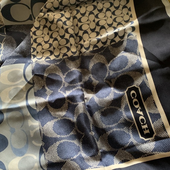 Coach silk signature scarf - Picture 7 of 9